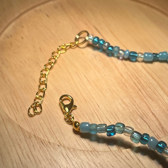 Handmade pack of matching blue beaded bracelets beach theme gold turtle starfish - Picture 3 of 8